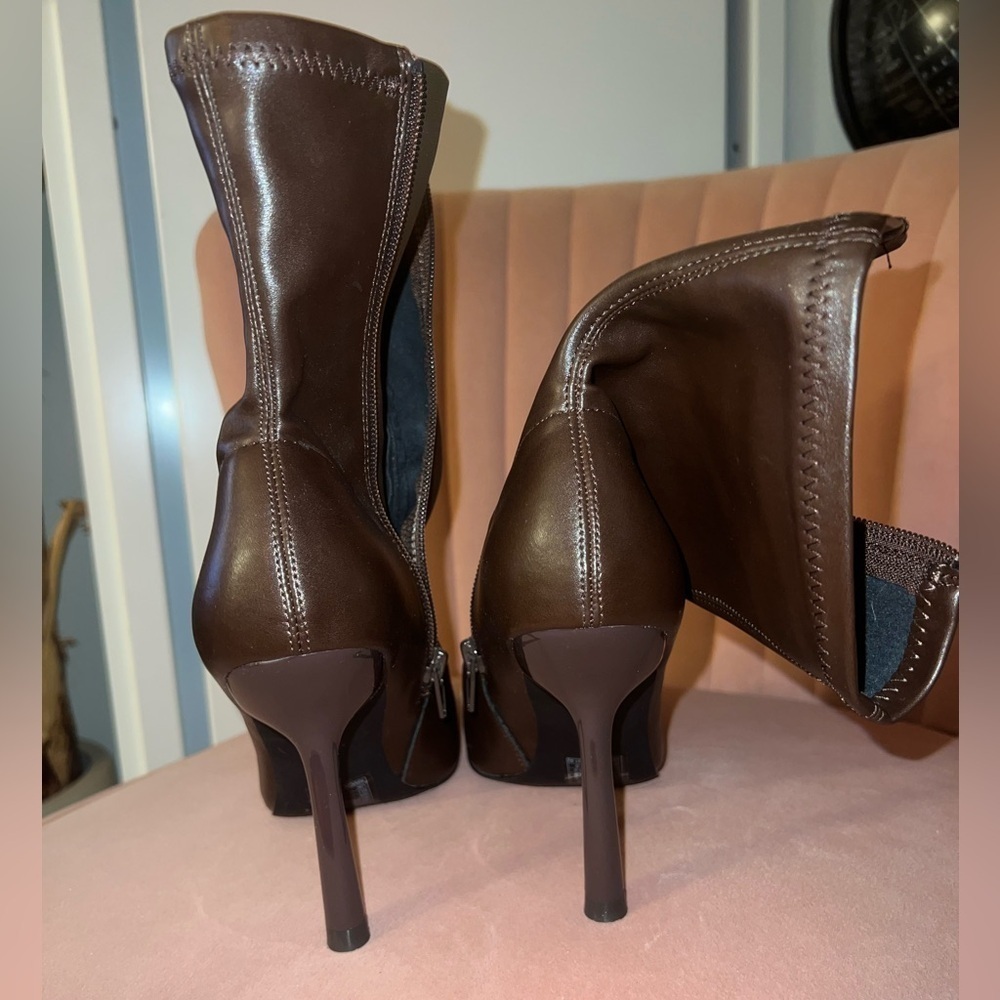 Faux leather zip-up boots. Good condition. Forever 21 - Picture 4 of 6